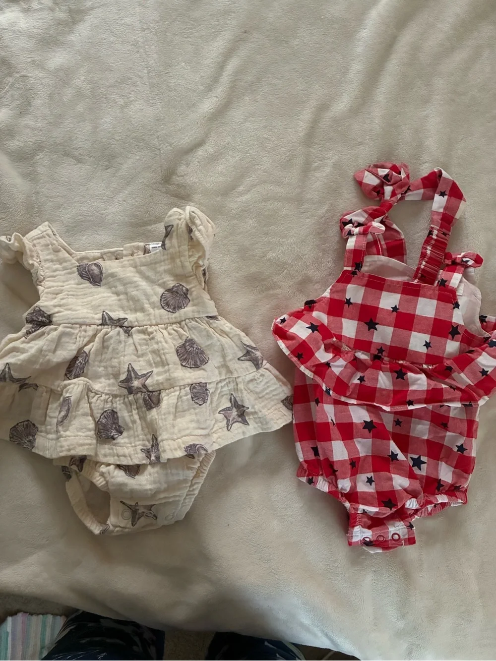 2 outfits 0-3 months one-piece rompers Carters and cat & jack